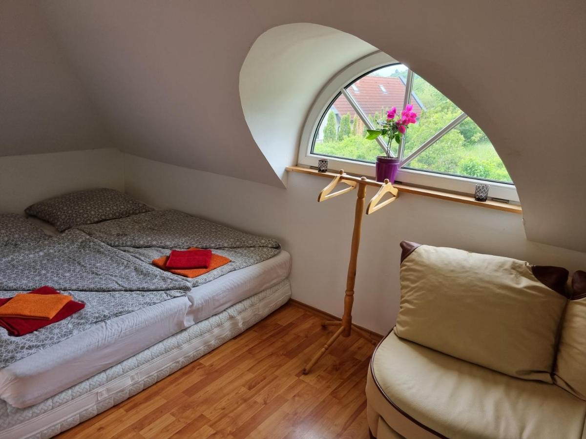 Jurta Hotel Balatongyoeroek Экстерьер фото
