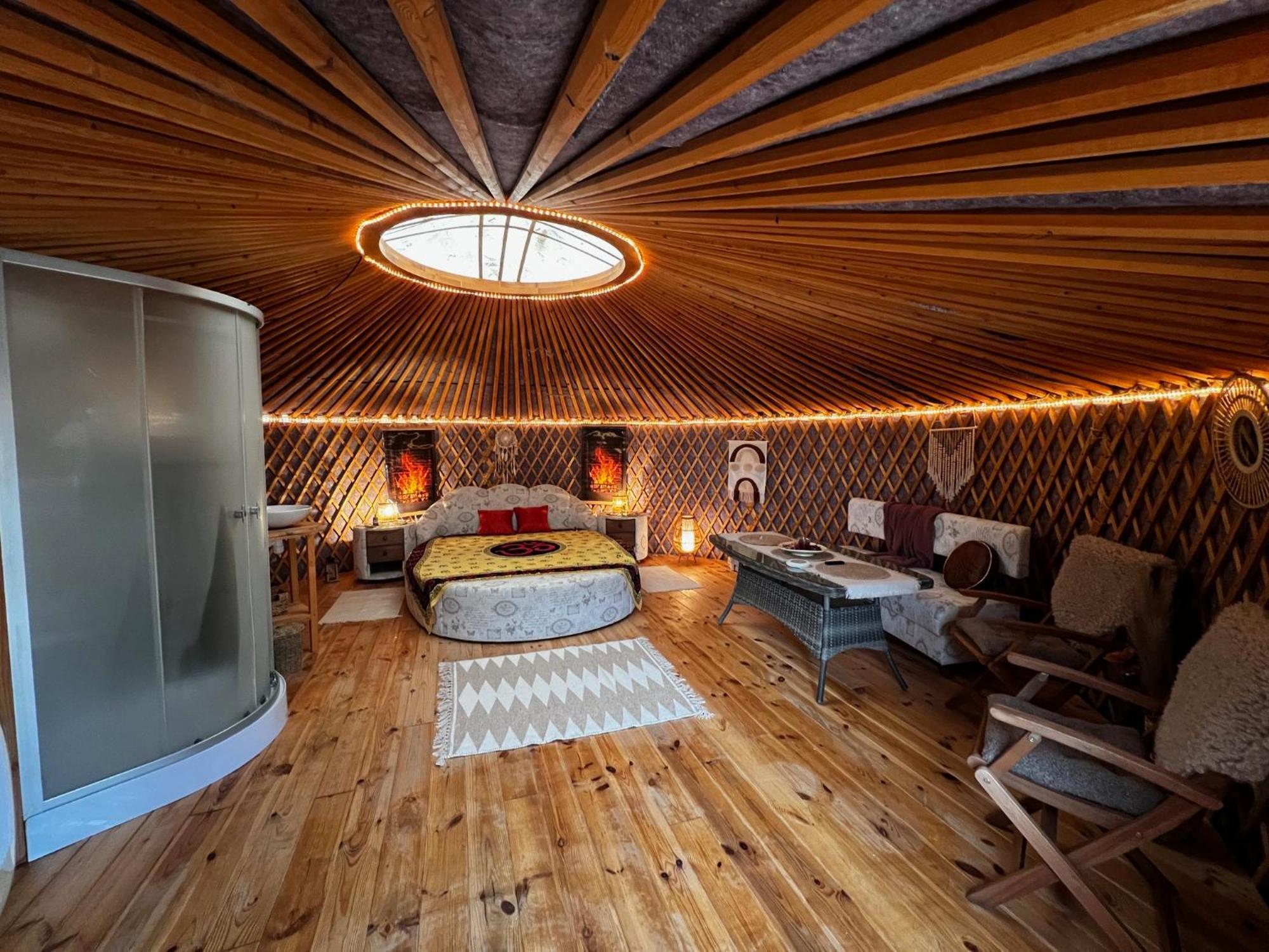 Jurta Hotel Balatongyoeroek Экстерьер фото