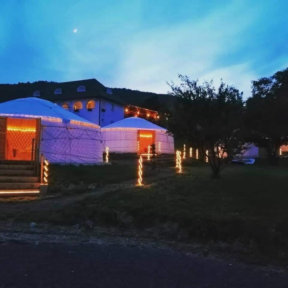 Jurta Hotel Balatongyoeroek Экстерьер фото