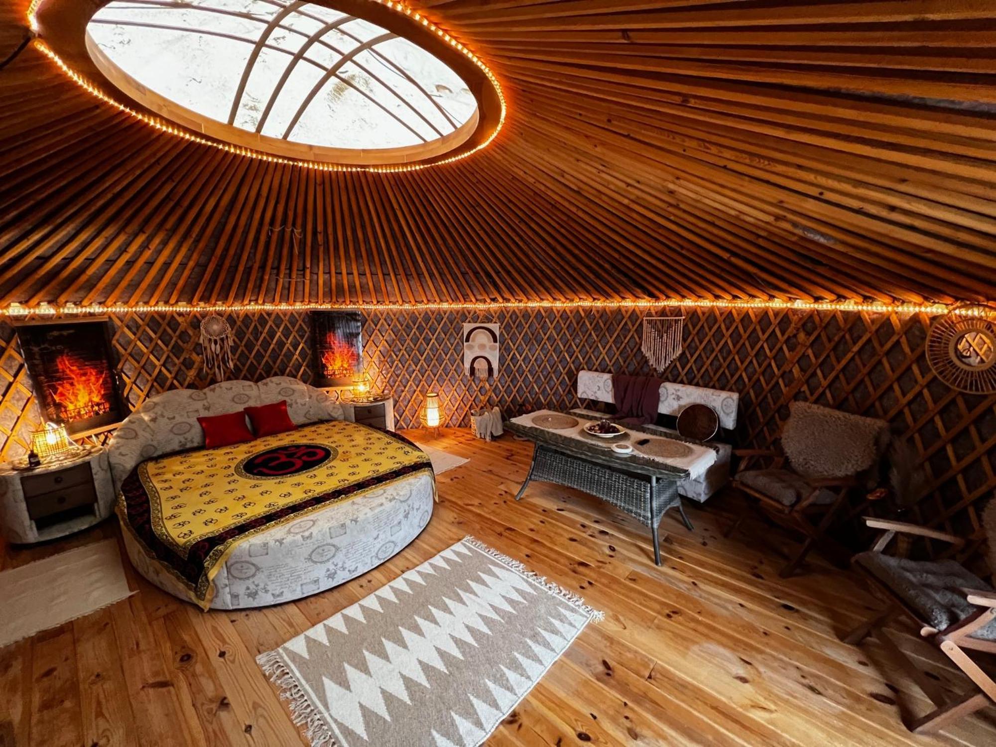 Jurta Hotel Balatongyoeroek Экстерьер фото