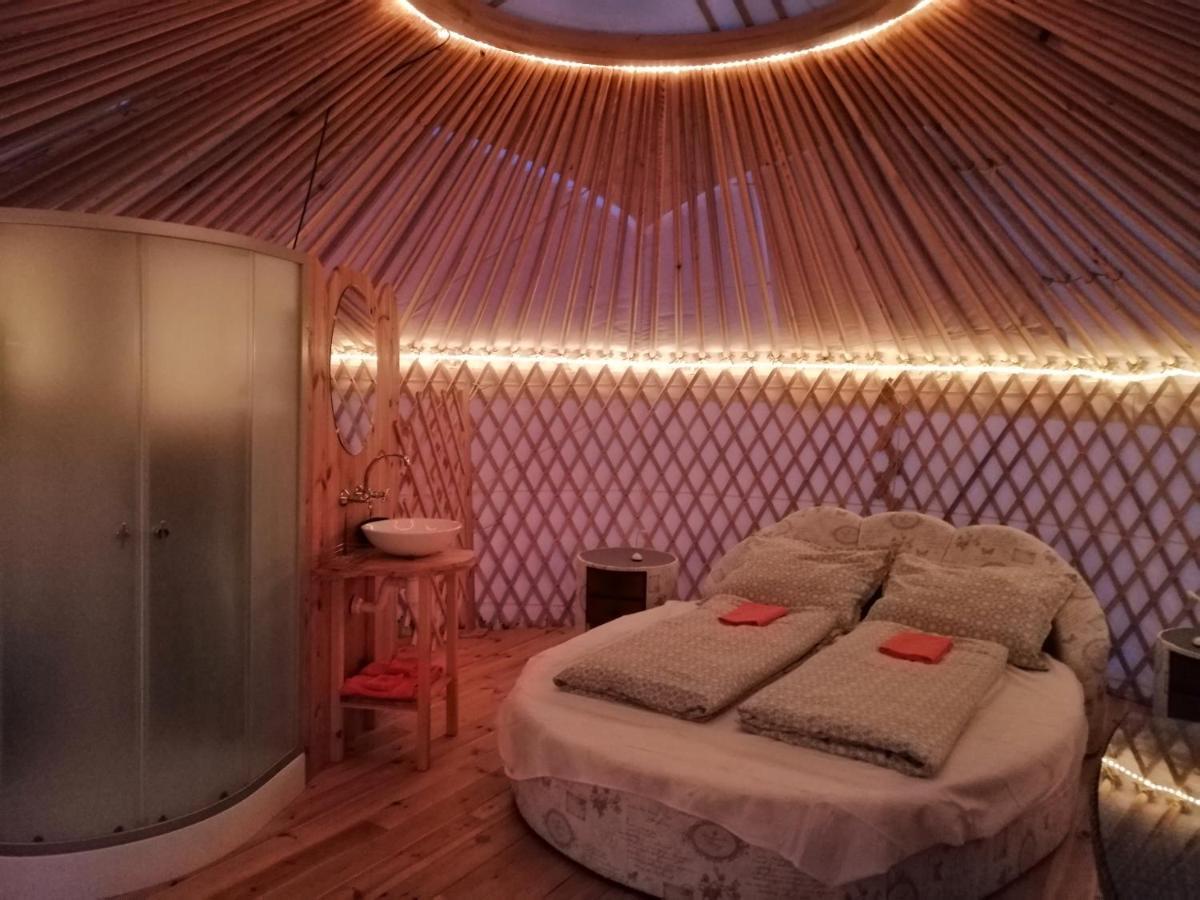 Jurta Hotel Balatongyoeroek Экстерьер фото